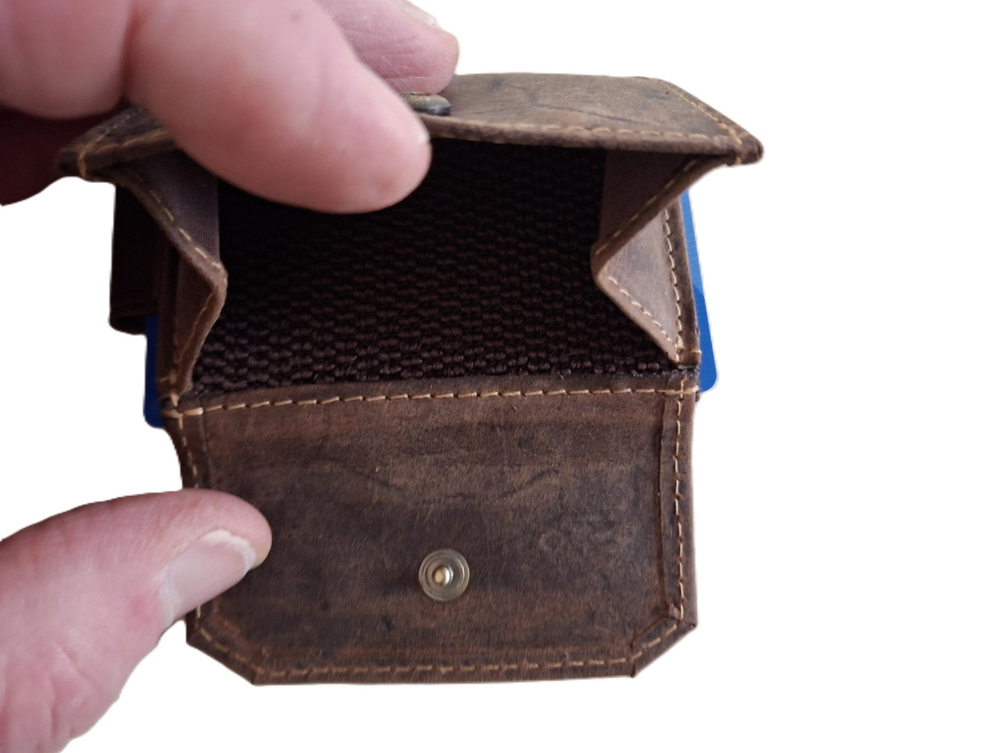 Oi Hunter bruin leren mini portemonneetje / kleinste hoesje voor pasjes met klein munt vakje / pasjeshouder met lip om pasjes omhoog te trekken / bruin leer / 638H