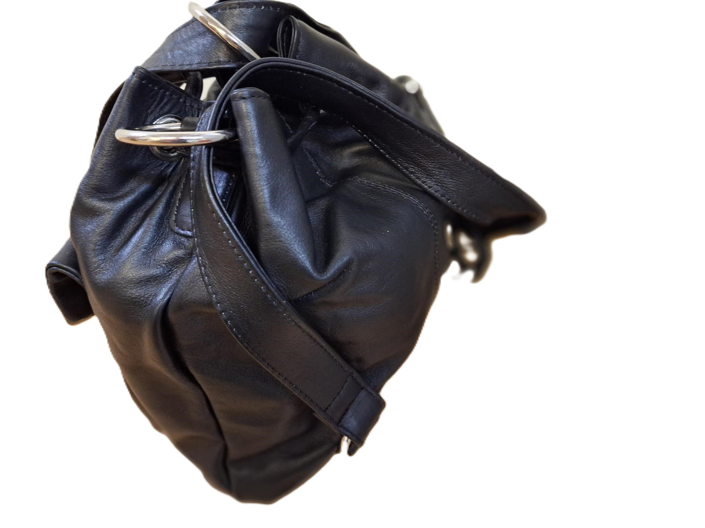 Oi zwart leren buidel rugzakje Stephanie ook te dragen als schoudertas / zeer soepele kleine rugtas / schouder tasje voor dames ook te dragen op de rug / zwart leer / 606