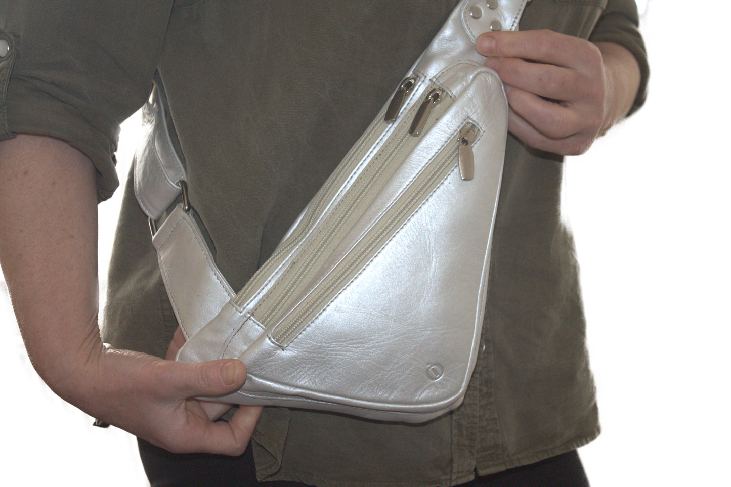Zilveren triangel/ driehoek Crossbody tas/ zacht rund leder/ om schuin te dragen / zilverkleurig 228 Zilver