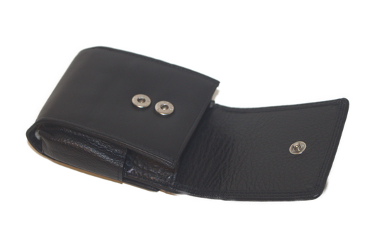 OI sigaretten etui met ruimte voor aansteker en eventueel geld. 427