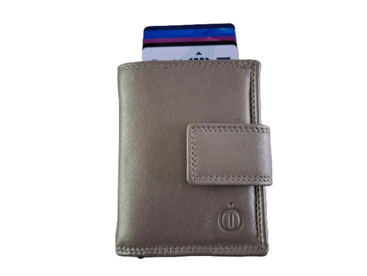 OI champagne kleurig complete portemonnee met figuretta Cardprotector / compacte leren beurs met metalen pasjeshouder afsluitbaar / anti skim kastje in portemonnee / champagne kleurig leer /106PLA