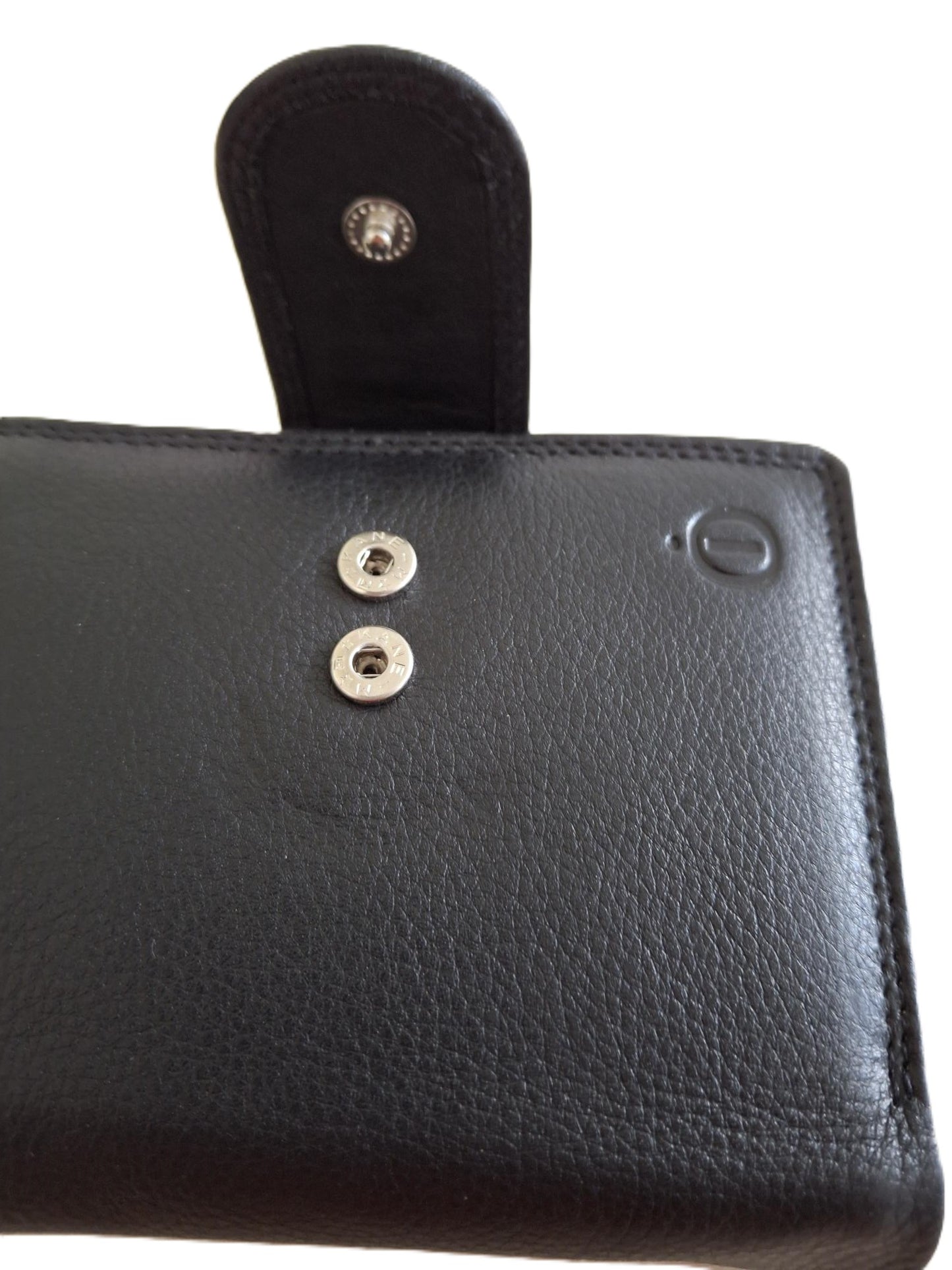 OI zwarte leren dames of heren billfold hoog model afsluitbaar / unisex portemonnee voor veel pasjes met lip om af te sluiten / compacte beurs zwart / RFID SAFE / 668