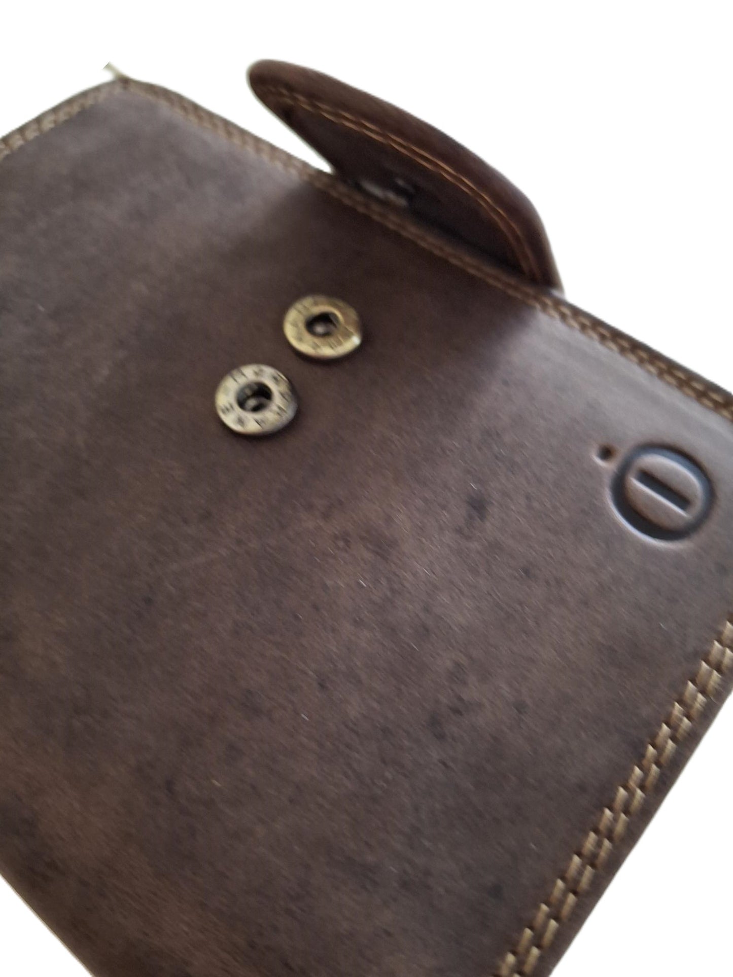 OI Hunter bruine leren dames of heren billfold hoog model afsluitbaar / unisex portemonnee voor veel pasjes met lip om af te sluiten / compacte beurs bruin leer / RFID SAFE / 668H