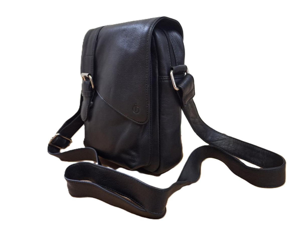 OI LUXE zwarte leren schoudertas Ruud / luxe tas om om te hangen voor dames / robuuste zwarte leren schoudertas Unisex / óók cross te dragen / zwart leer /m 595
