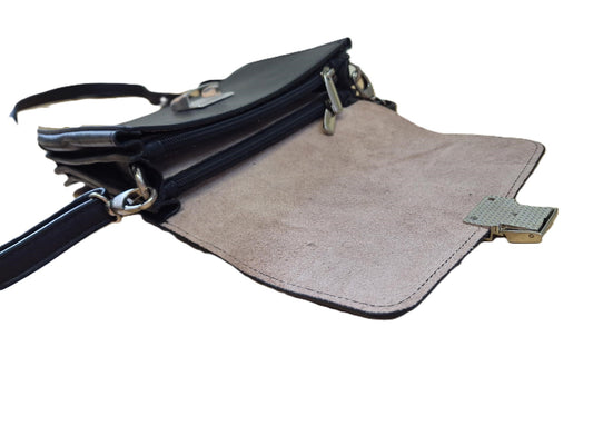 Oi zwart lederen schoudertasje / geschikt voor aan een stuur van een fiets of aan een rolstoel / zeer ruim tasje voor aan de riem met slotsluiting / koopmanstas / zwart leer / 455A