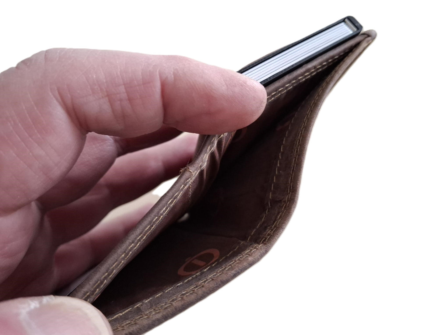 OI Hunter bruine leren portemonnee met Figuretta pasjeshouder en plaats voor klein geld / Compact portemonneetje met Cardprotector en muntvak / compleet beursje met RFID SAFE kastje / metalen pasjeshouder in anti skim portemonnee / bruin leer / 145H
